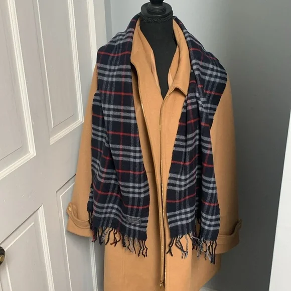 Authentic Burberrys (vintage) black plaid scarf - Picture 10 of 17